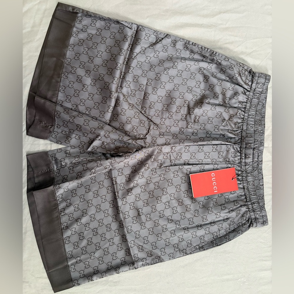 Authentic- Gucci Printed Silk Twill Shorts Purchase Receipt Included🧾✅